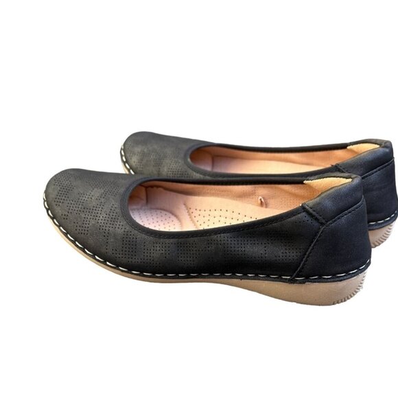 GC Comfortable Womens Kiana Perforate Round Toe Flat Size 8.5 - Picture 3 of 6